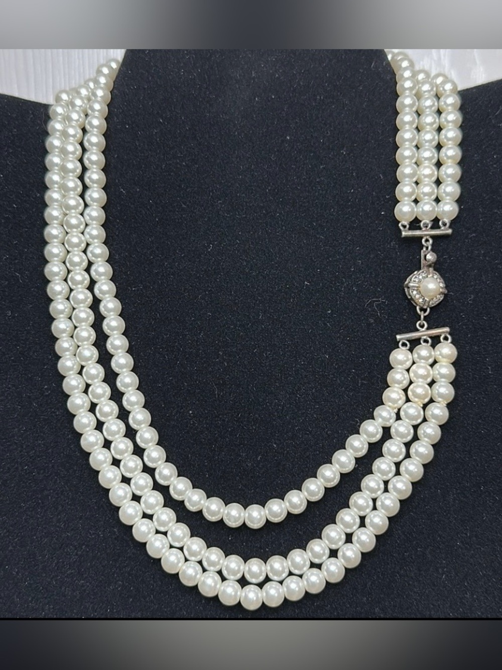 Feinberg Manufacturing Company Vintage Triple Strand White Glass Pearl Necklace